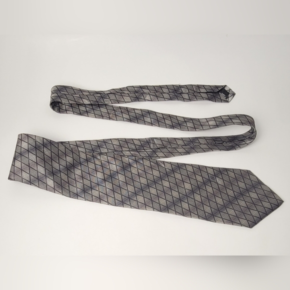 3/$30 CALVIN Klein Two Tone Grey 100% Silk Tie - Picture 3 of 5